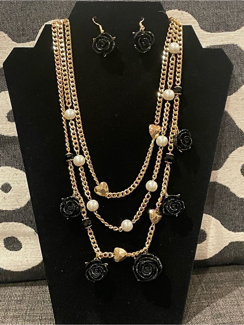 Gold tone Chain Necklace and Earring Set with Black Rose & Pearl Accents.NWT - Picture 2 of 6